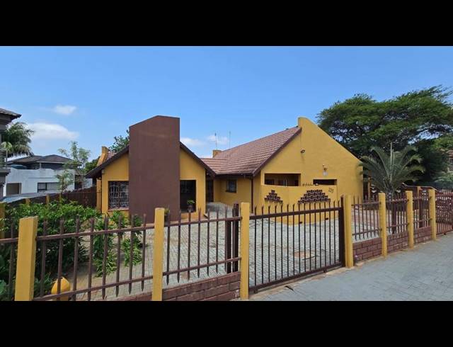 5 BEDROOM HOUSE FOR SALE IN LOUIS TRICHARDT